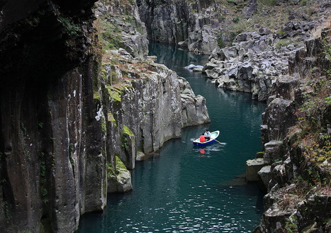 1024px-Takachiho-kyo