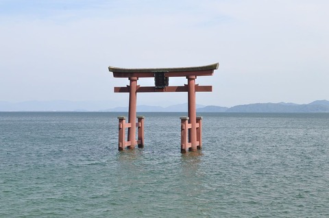 1024px-Shirahige-jinja_(Takashima)_otorii