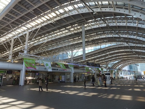 Saitama-Shintoshin_Sta.-concourse_20151101a