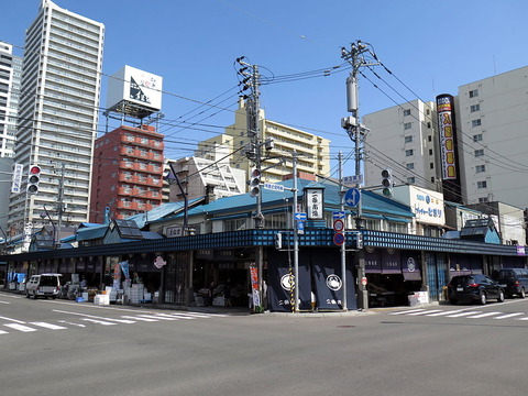 1024px-Nijo_fish_Market_2014