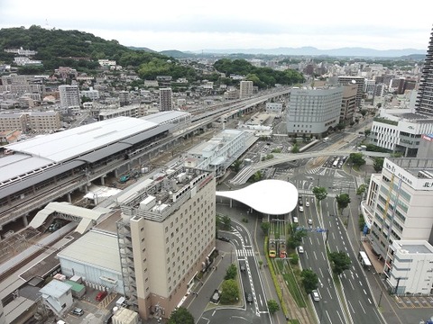 Kumamoto_Station_east_square_20150524