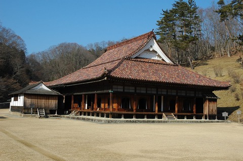 1280px-Shizutani_school_the_hall_and_shosai