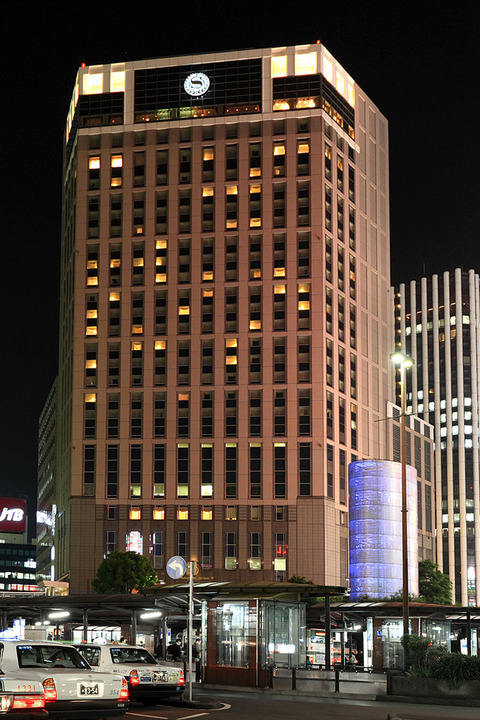 800px-Yokohama_Bay_Sheraton_Hotel_&_Towers_001