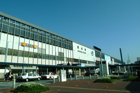 1024px-Okayama_station_east