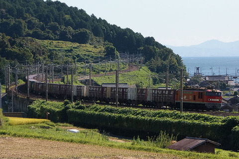 1024px-近江高島-北小松間を行く貨物列車