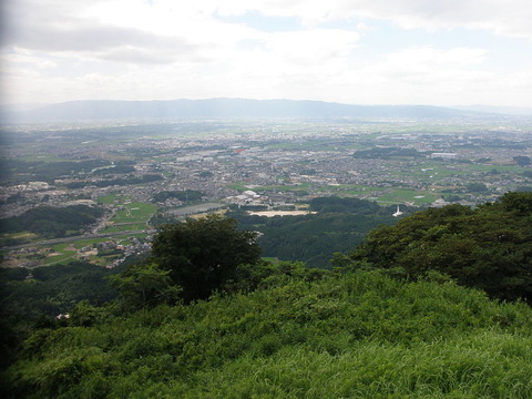1024px-基肄城展望台からの基山町南部