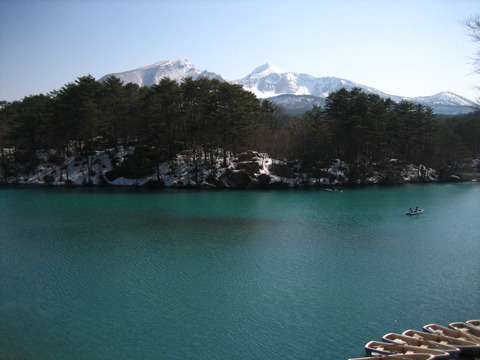 Bishamon_Pond_With_Mount_Bandai