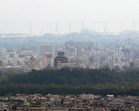 Himeji_Castle_seen_from_north