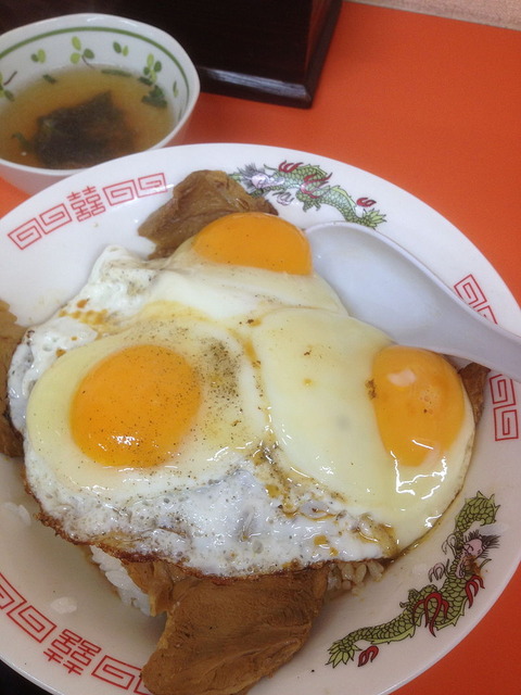 800px-焼豚玉子飯_(17243418135)