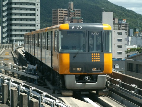 Astram_line_6122_at_Omachi_station
