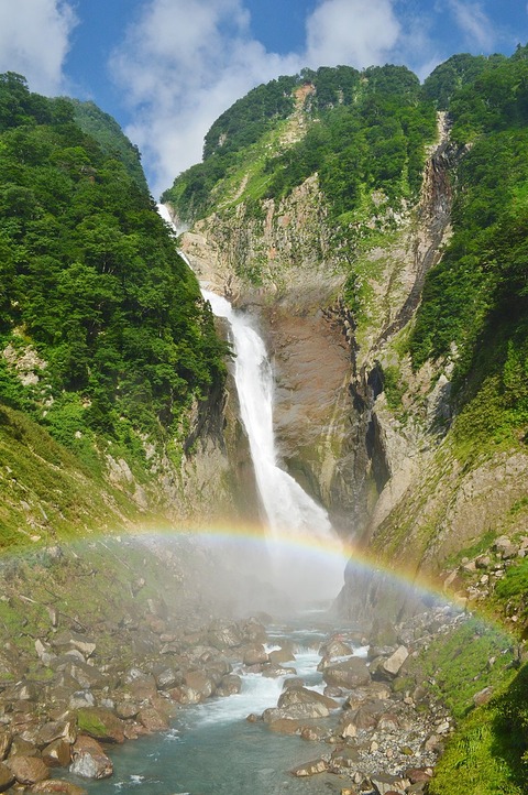 800px-Shomyo_Falls,_zenkei