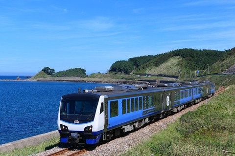 1280px-Series_HB-E300