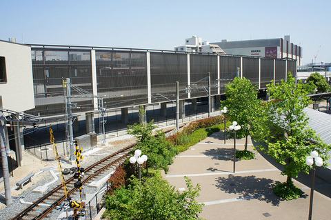 1024px-Hankyu_Nishinomiya-Kitaguchi_sta_track5_20110518