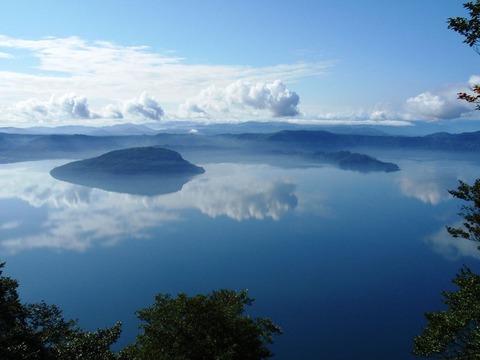 1024px-Lake_Towada_from_Ohanabe_2008
