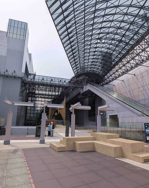 250425京都駅ビル1