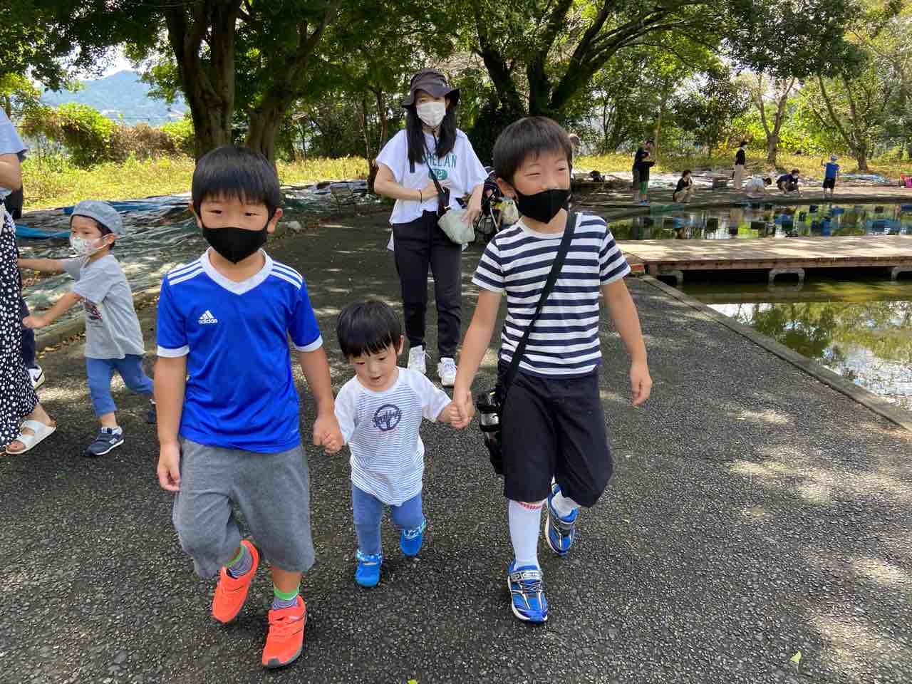 コウちゃん初の南郷水産センター 中編 餌やり編 Tamanegirunnersのブログ