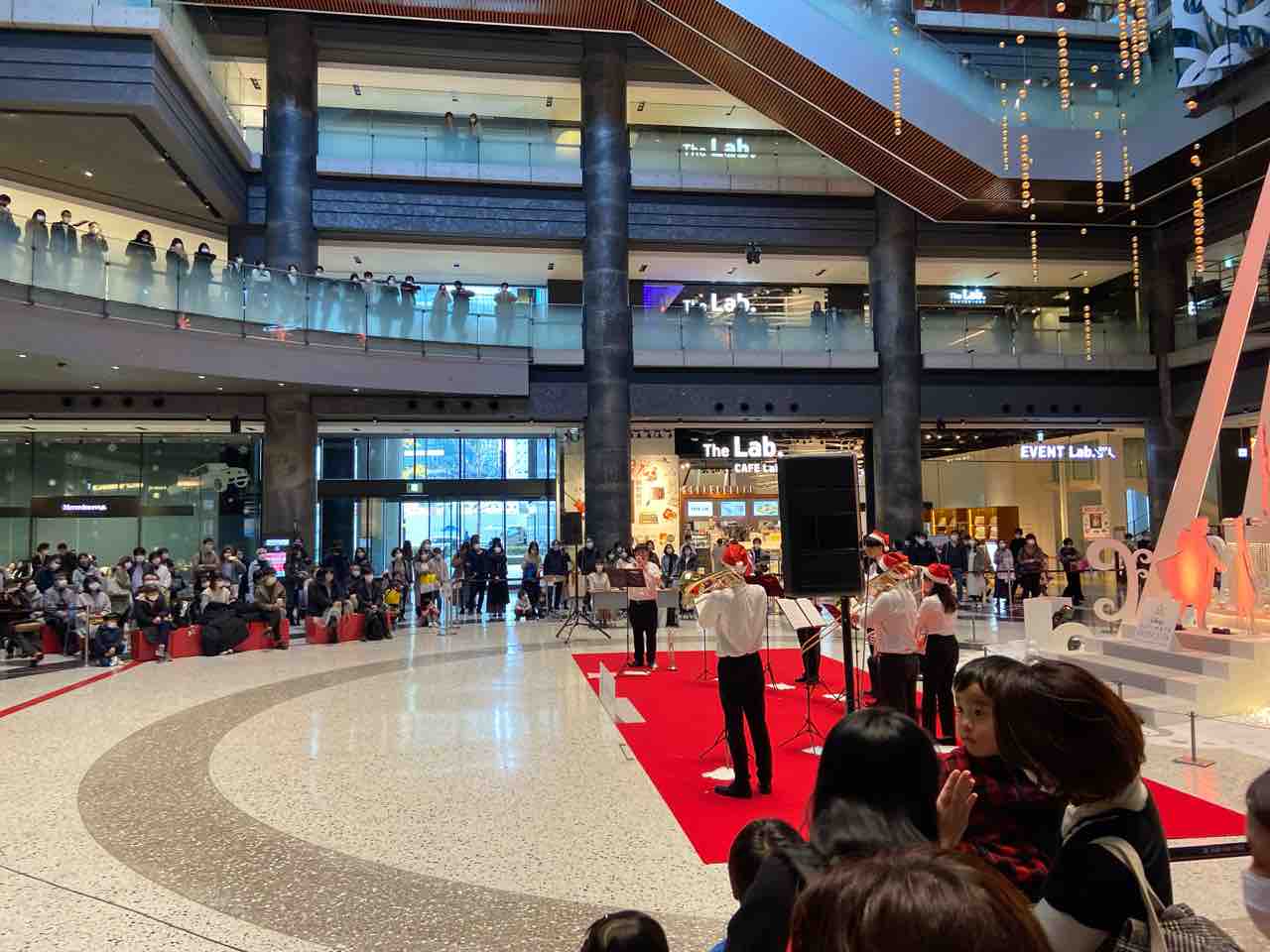 子供広場の後 梅田でクリスマスコンサート Tamanegirunnersのブログ