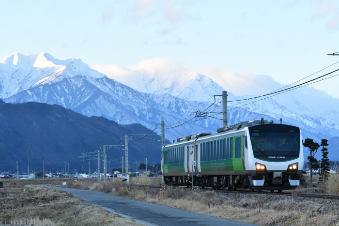 あずさ26号」「しなの84号」（大糸線／安曇沓掛－信濃常盤） 2019年01