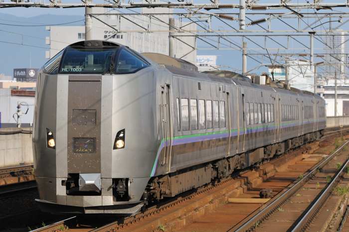 711系電車、他 (函館本線・桑園駅) ・・・ 2014年7月15日（火