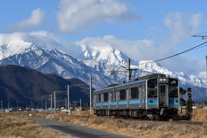 あずさ26号」「しなの84号」（大糸線／安曇沓掛－信濃常盤） 2019年01