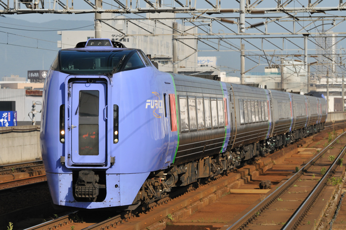 711系電車、他 (函館本線・桑園駅) ・・・ 2014年7月15日（火