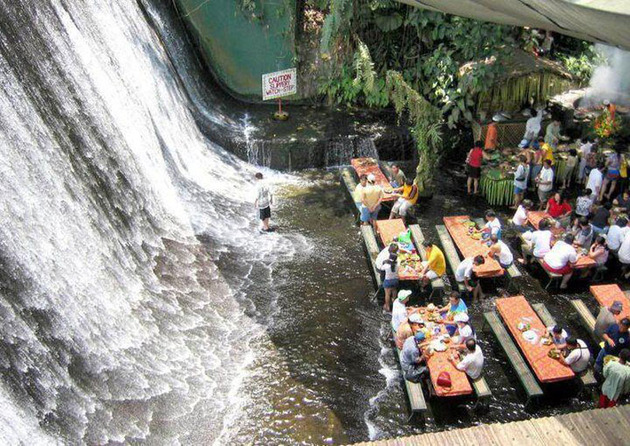 waterfall-restaurant-villa-escudero-phillippines-6