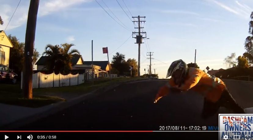 2017y08m24d_135356318