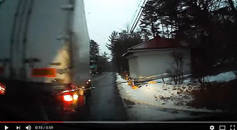 2016y12m06d_212147476