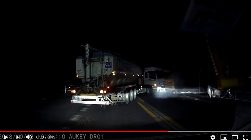 2018y10m03d_192436643