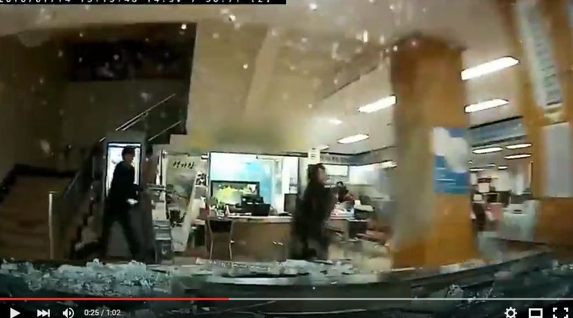 2016y03m22d_010033705