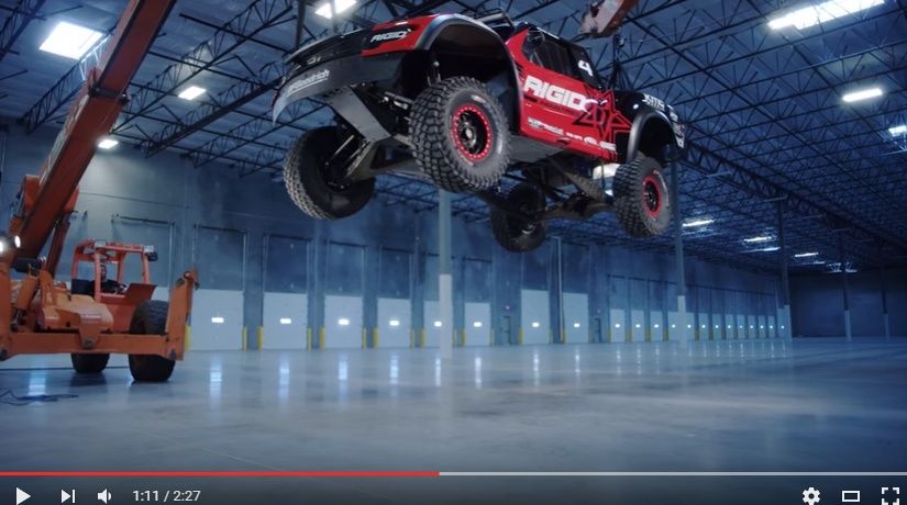 2016y06m04d_121435079