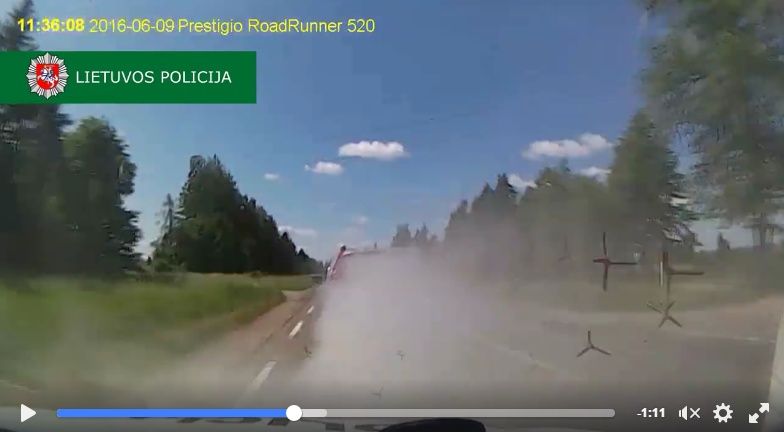 2016y06m18d_010859511