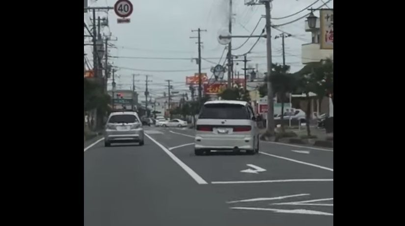 2016y06m18d_125437823