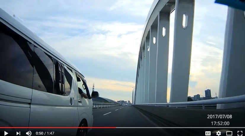 2017y07m18d_124601459