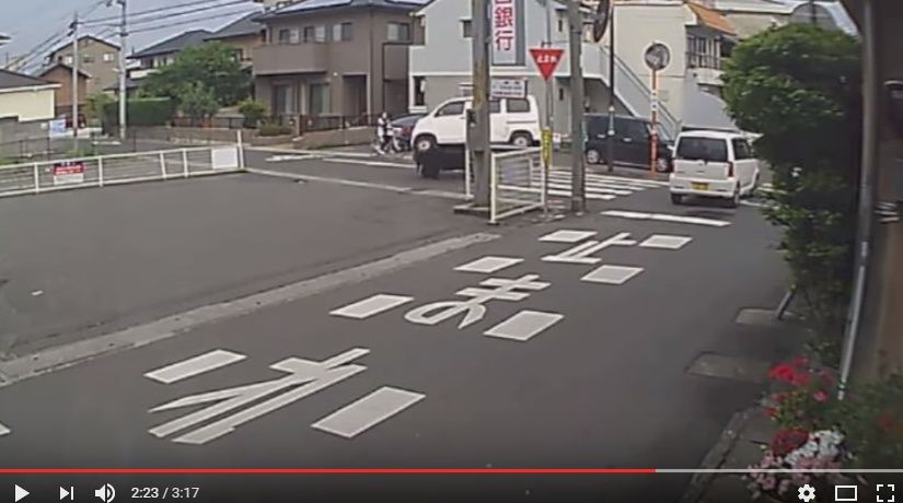 2016y08m14d_010425476