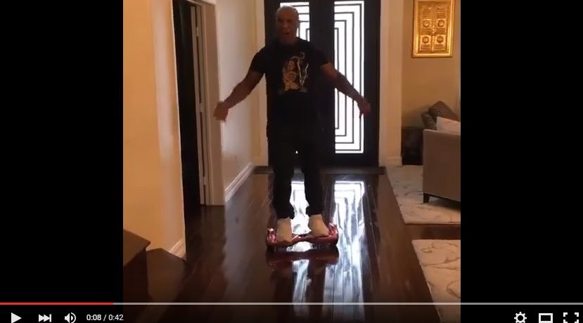 2015y12m31d_130453091