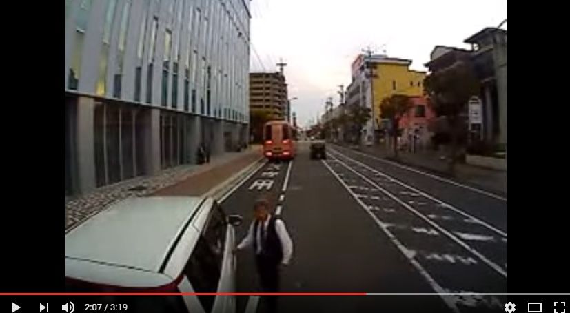 2016y11m30d_010333247