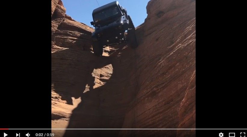 2017y08m25d_222926260