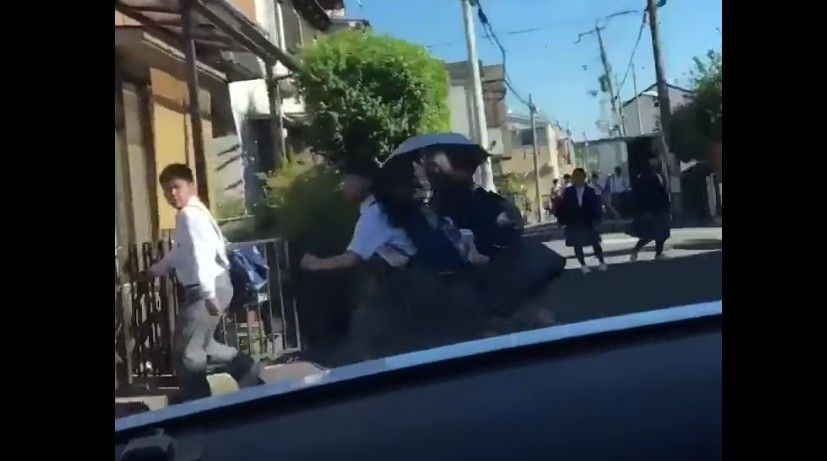 2017y05m24d_212237441