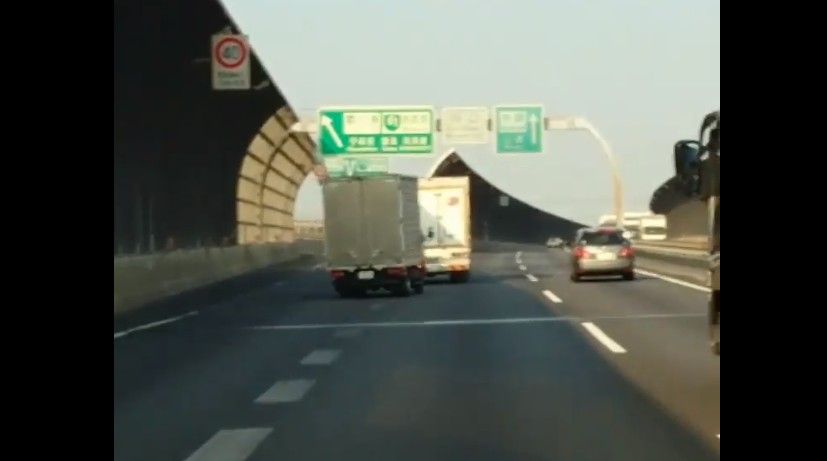 2017y07m08d_182450304