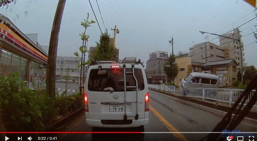 2017y10m04d_145849786