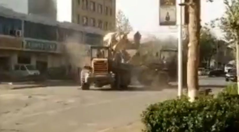 2016y04m18d_153237128