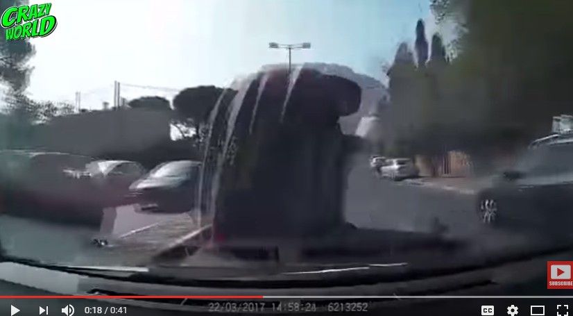 2017y05m15d_235019318