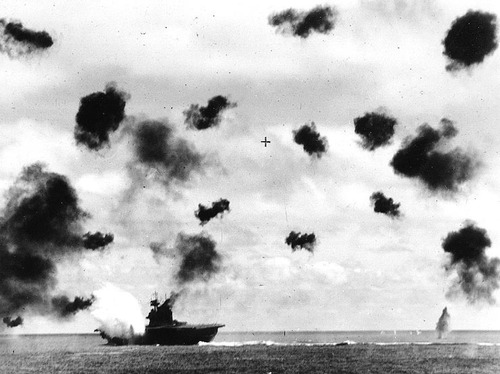 USS_Yorktown_hit-740px