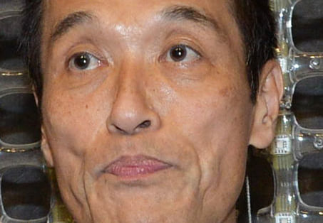 東国原英夫氏が眼瞼下垂手術を受けると報告 美容整形ではないんですよね ろいアンテナ
