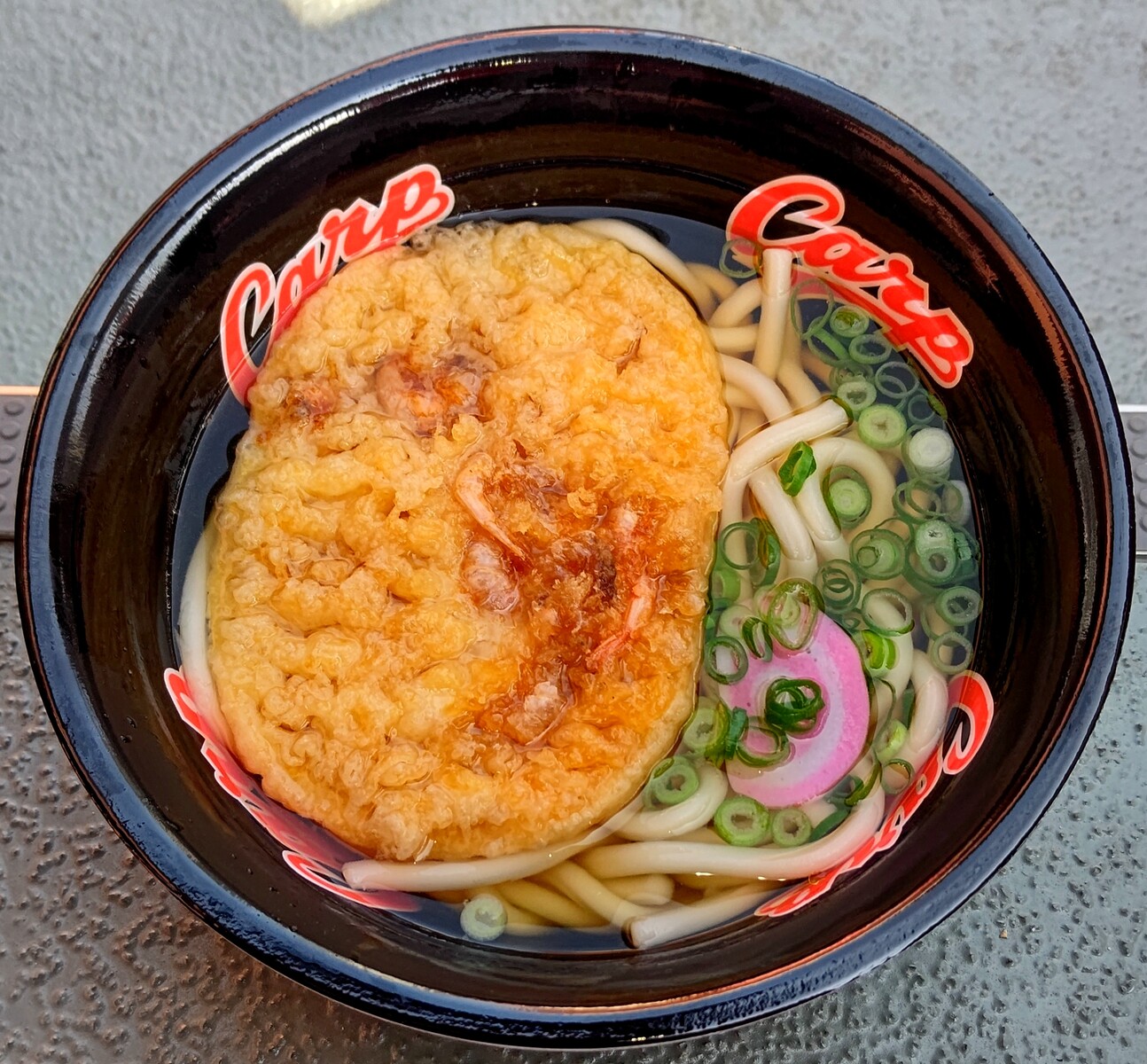 カープうどん ❝天ぷら❞ : TaKoのひとり飯.com☆ ～広島グルメ 食べ歩き～