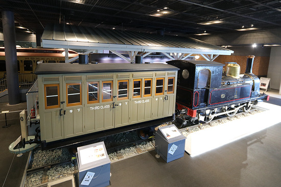 7068