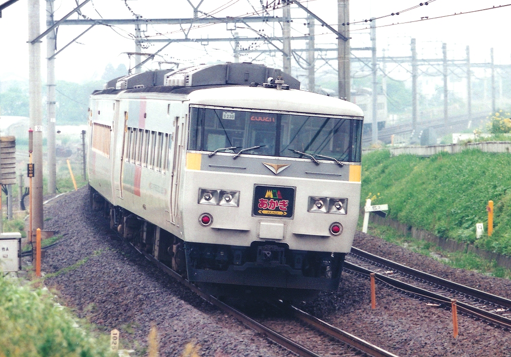 日本国有鉄道　高シマ　185系200番台　デビュー時前面幕　1981〜1985 D200_20110503-11w.jpg