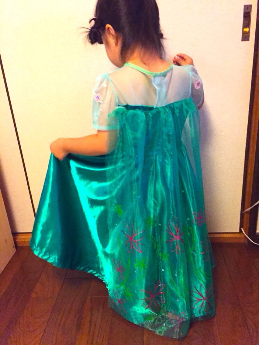 エルサのサプライズドレス製作 田村家のまんねんスコールo型雨女妻とその家族