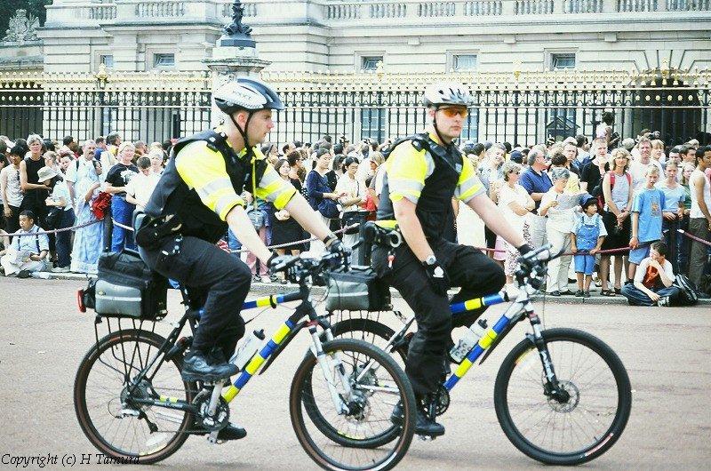 混雑している道では自転車に乗るべきではない
